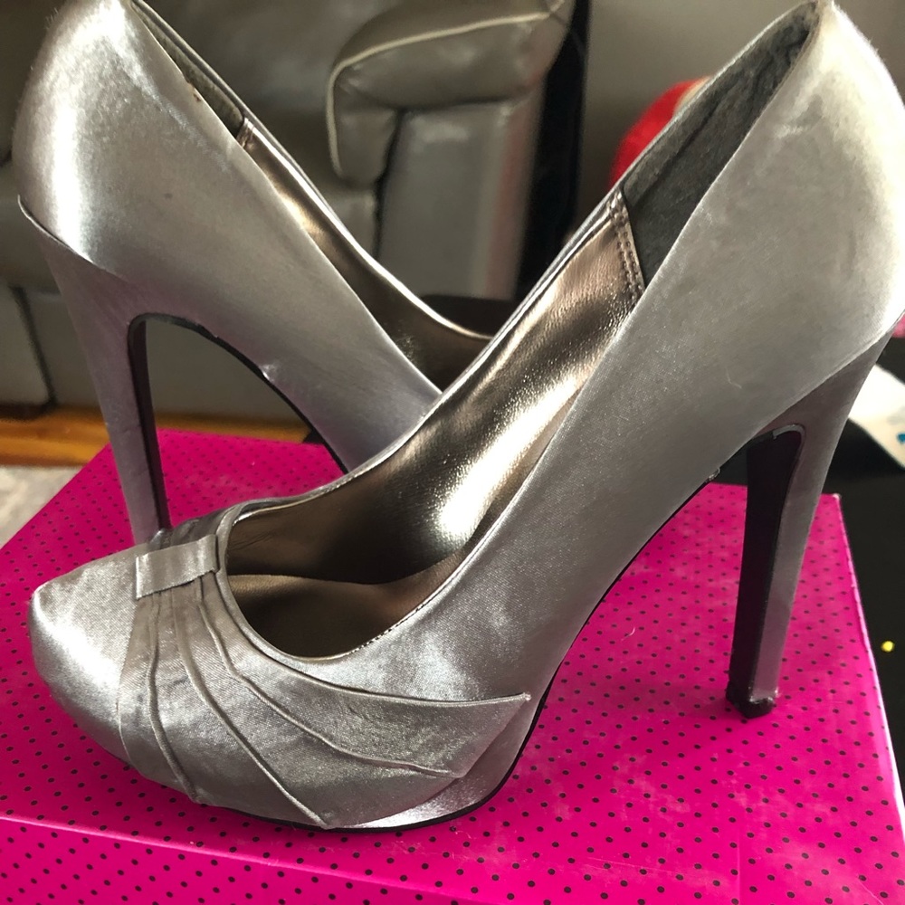 Charlotte Russe Never worm Pumps